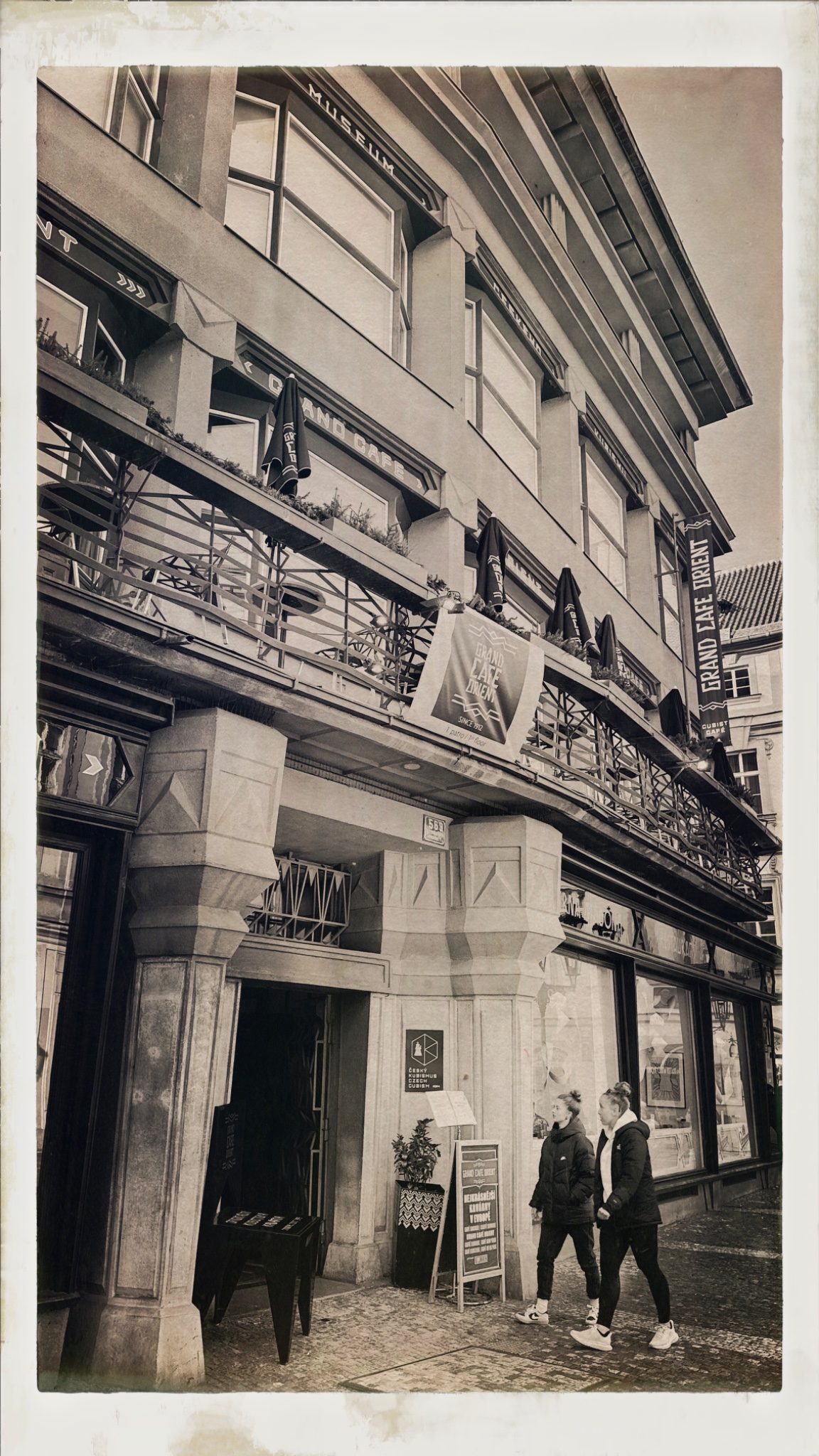 HipstamaticPhoto 760716335.615845